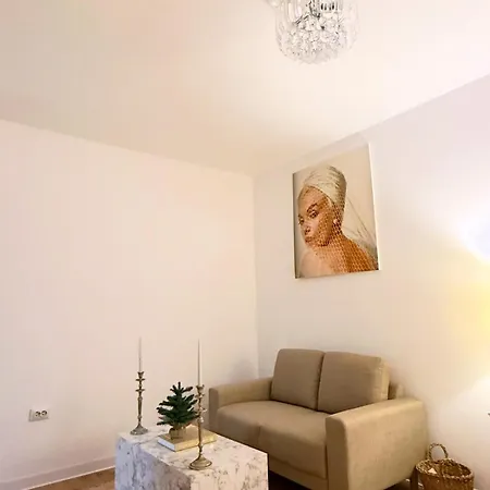 Rose By Ioana Apartament