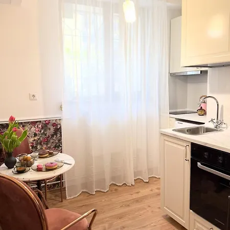 Apartment Rose By Ioana